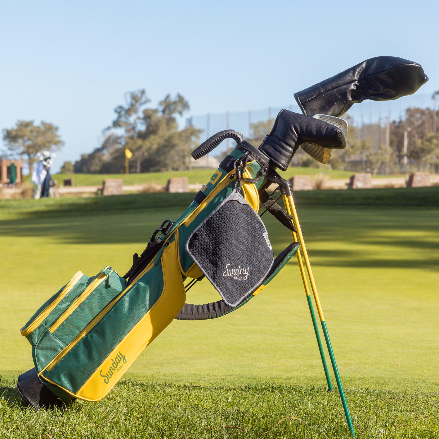 Loma Magnetic Golf Towel | Black